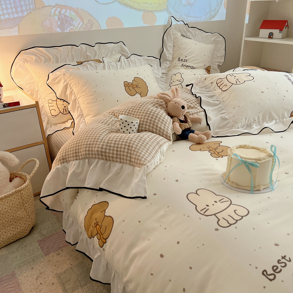 91家纺网 家纺一手货源 找家纺 桃心家居 2025新款A类韩版花边撞色云柔水洗棉加厚牛奶绒少女猫咪棉绒四件套系列 绒花边-快乐时光