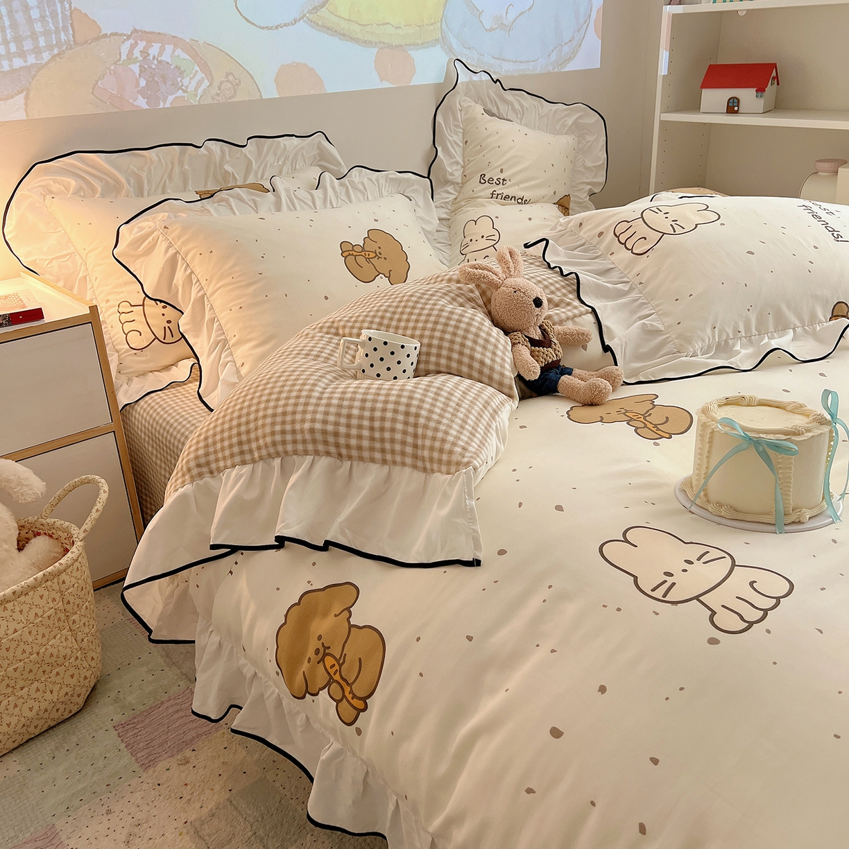 91家纺网 家纺一手货源 找家纺 桃心家居 2025新款A类韩版花边撞色云柔水洗棉加厚牛奶绒少女猫咪棉绒四件套系列 绒花边-快乐时光