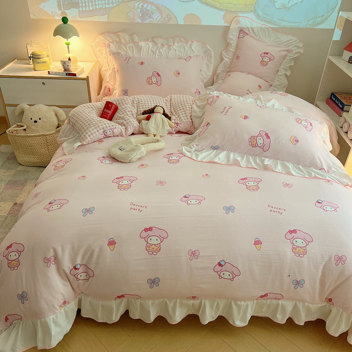 91家纺网 家纺一手货源 找家纺 桃心家居 2025新款A类韩版花边撞色云柔水洗棉加厚牛奶绒少女猫咪棉绒四件套系列 绒花边-粉粉甜筒兔兔