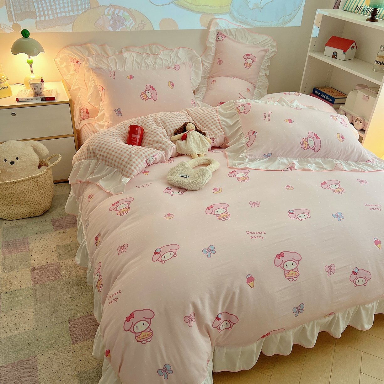 91家纺网 家纺一手货源 找家纺 桃心家居 2025新款A类韩版花边撞色云柔水洗棉加厚牛奶绒少女猫咪棉绒四件套系列 绒花边-粉粉甜筒兔兔