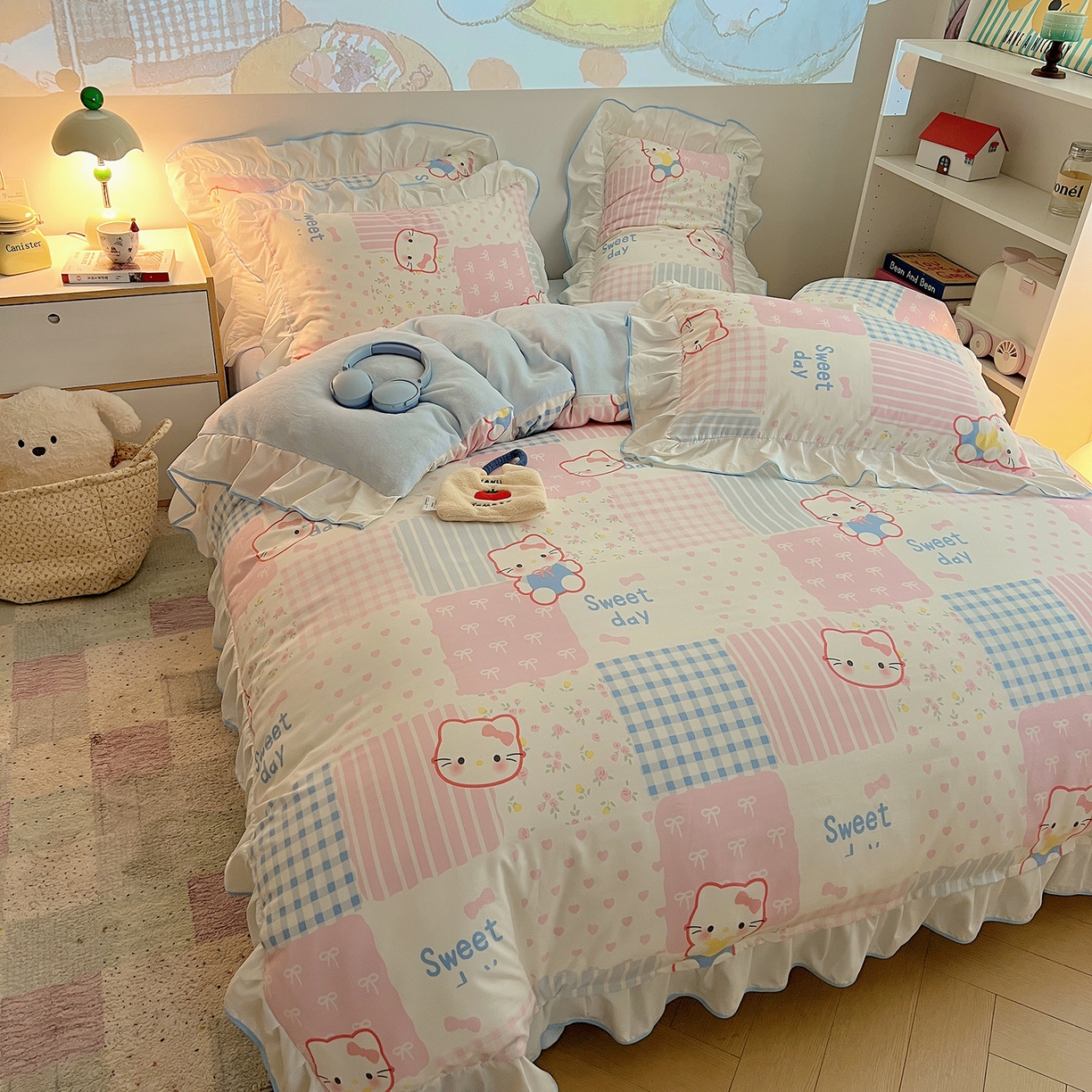 91家纺网 家纺一手货源 找家纺 桃心家居 2025新款A类韩版花边撞色云柔水洗棉加厚牛奶绒少女猫咪棉绒四件套系列 绒花边-花甜小猫