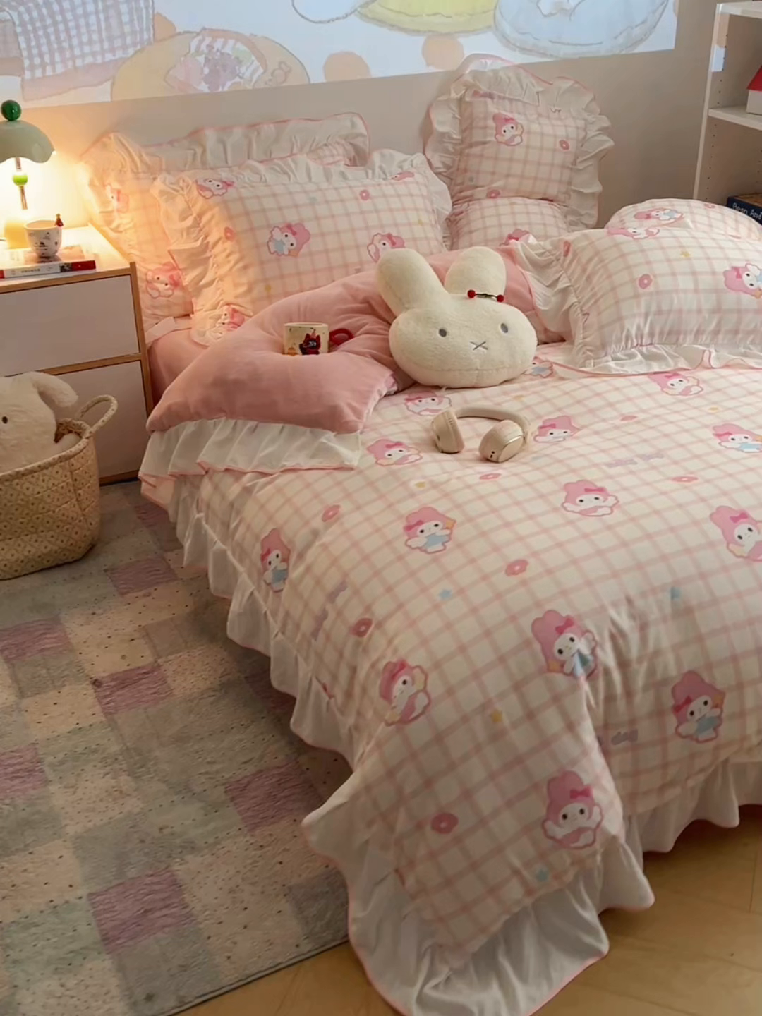 91家纺网 家纺一手货源 找家纺 桃心家居 2025新款A类韩版花边撞色云柔水洗棉加厚牛奶绒少女猫咪棉绒四件套系列 绒花边-粉格天使兔