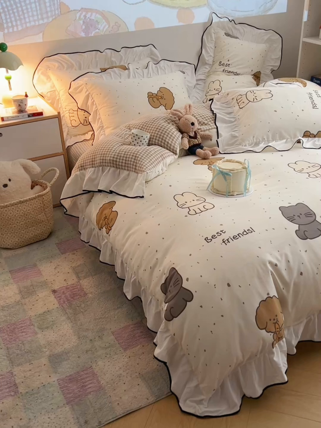 91家纺网 家纺一手货源 找家纺 桃心家居 2025新款A类韩版花边撞色云柔水洗棉加厚牛奶绒少女猫咪棉绒四件套系列 绒花边-快乐时光