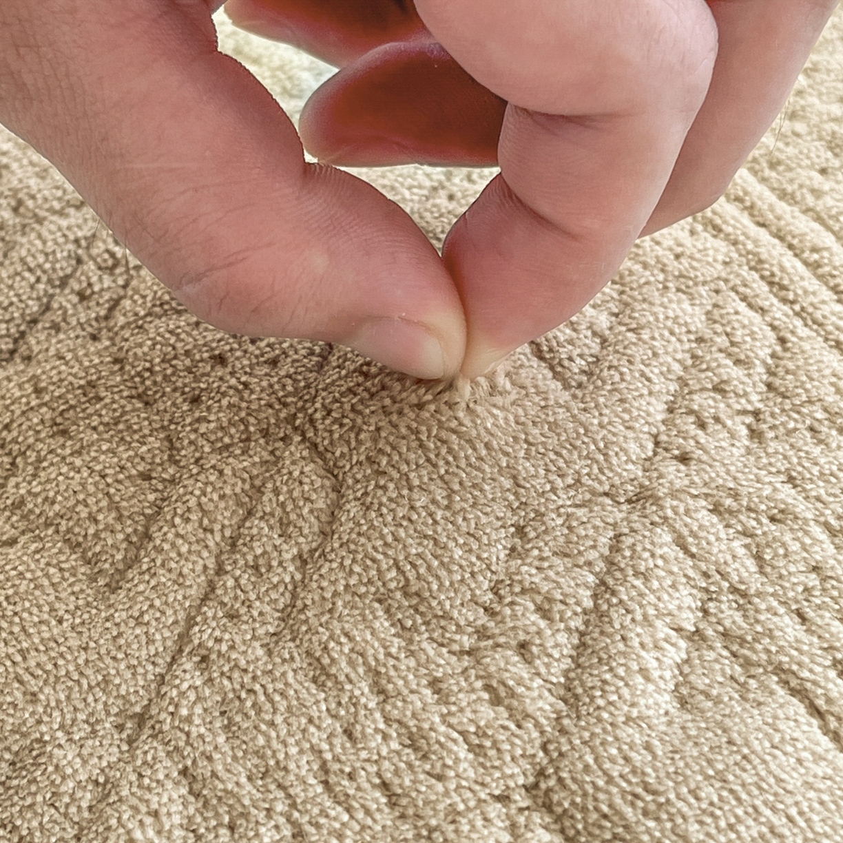 91家纺网 家纺一手货源 找家纺 卡伦家纺 2025新款抗菌雕花牛奶绒千鸟格夹棉床裙系列 千鸟格床笠-咖