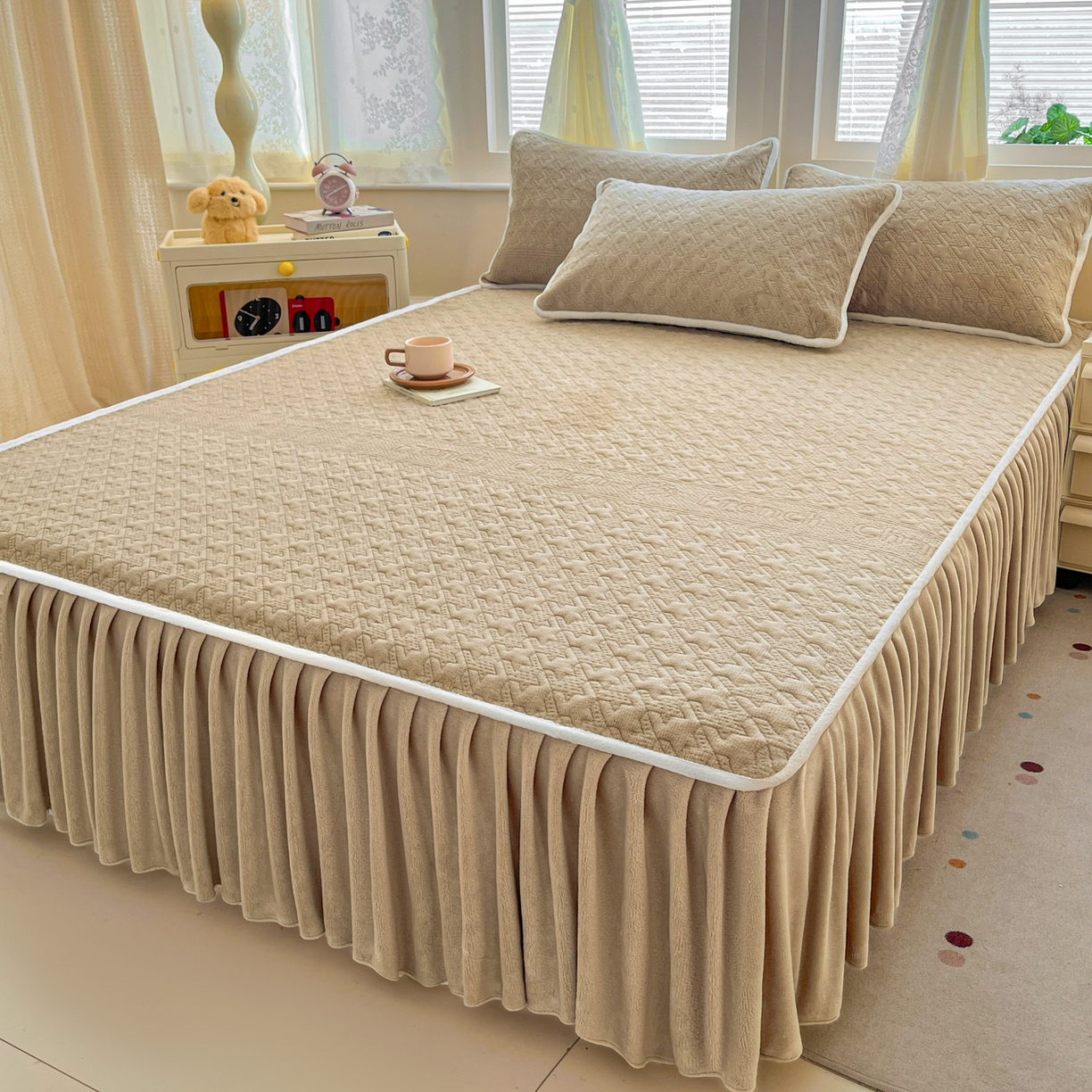 卡伦家纺 2025新款抗菌雕花牛奶绒千鸟格夹棉床裙系列 千鸟格床笠-咖