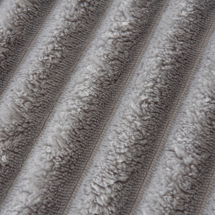 91家纺网 家纺一手货源 找家纺 圣靓 2025新款高克重牛奶绒抽条毛毯 灰色