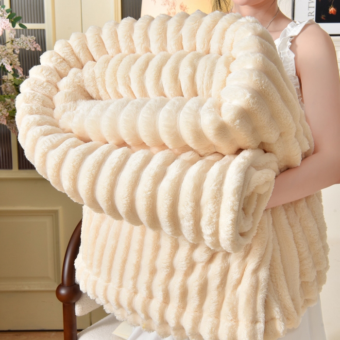圣靓 2025新款高克重牛奶绒抽条毛毯 奶白