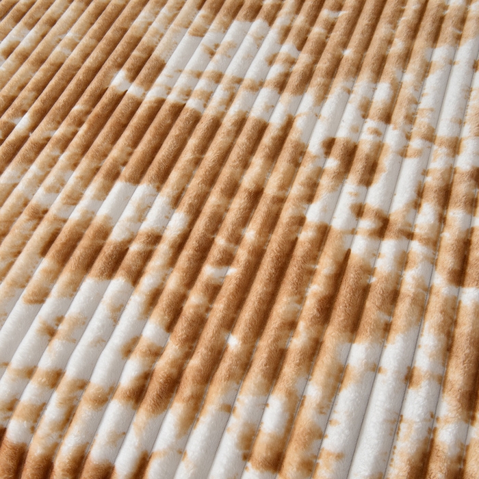 91家纺网 家纺一手货源 找家纺 圣靓 2025新款高克重牛奶绒抽条毛毯 暖心咖