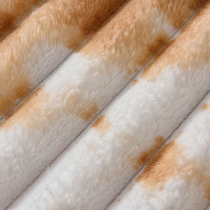 91家纺网 家纺一手货源 找家纺 圣靓 2025新款高克重牛奶绒抽条毛毯 暖心咖