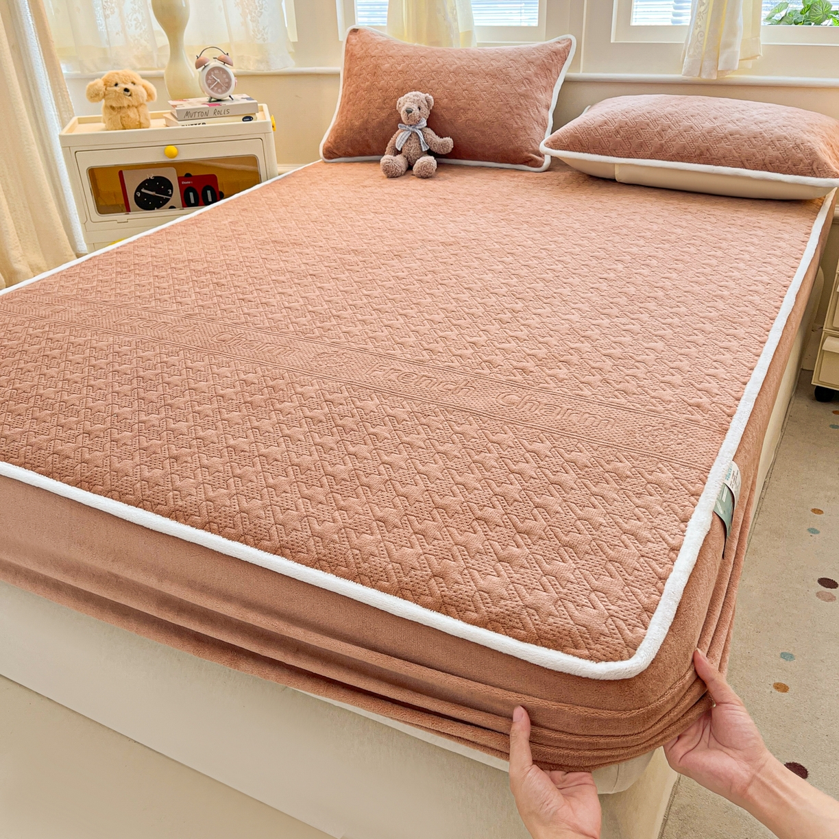 卡伦家纺 2025新款抗菌雕花牛奶绒千鸟格夹棉床笠系列 千鸟格床笠-暖橙