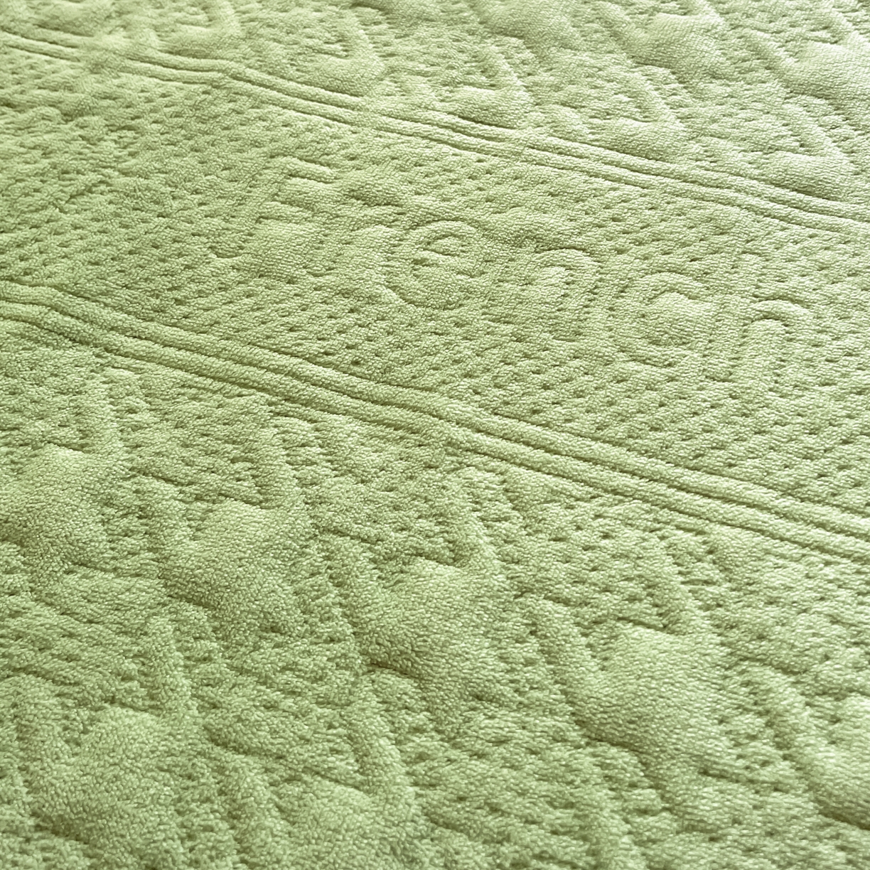 91家纺网 家纺一手货源 找家纺 卡伦家纺 2025新款抗菌雕花牛奶绒千鸟格夹棉床笠系列 千鸟格床笠-绿