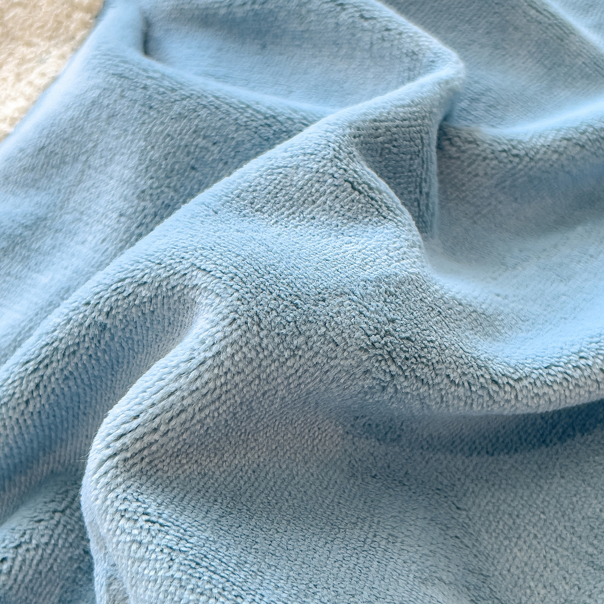 91家纺网 家纺一手货源 找家纺 悦织语 2025新款加厚200克高克重毛巾绣牛奶绒四件套 可爱布布-蓝