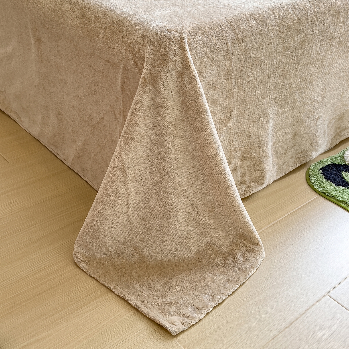 91家纺网 家纺一手货源 找家纺 悦织语 2025新款加厚200克高克重毛巾绣牛奶绒四件套 派对恐龙-米白