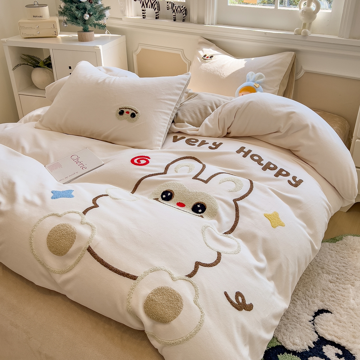 91家纺网 家纺一手货源 找家纺 悦织语 2025新款加厚200克高克重毛巾绣牛奶绒四件套 可爱布布-卡其