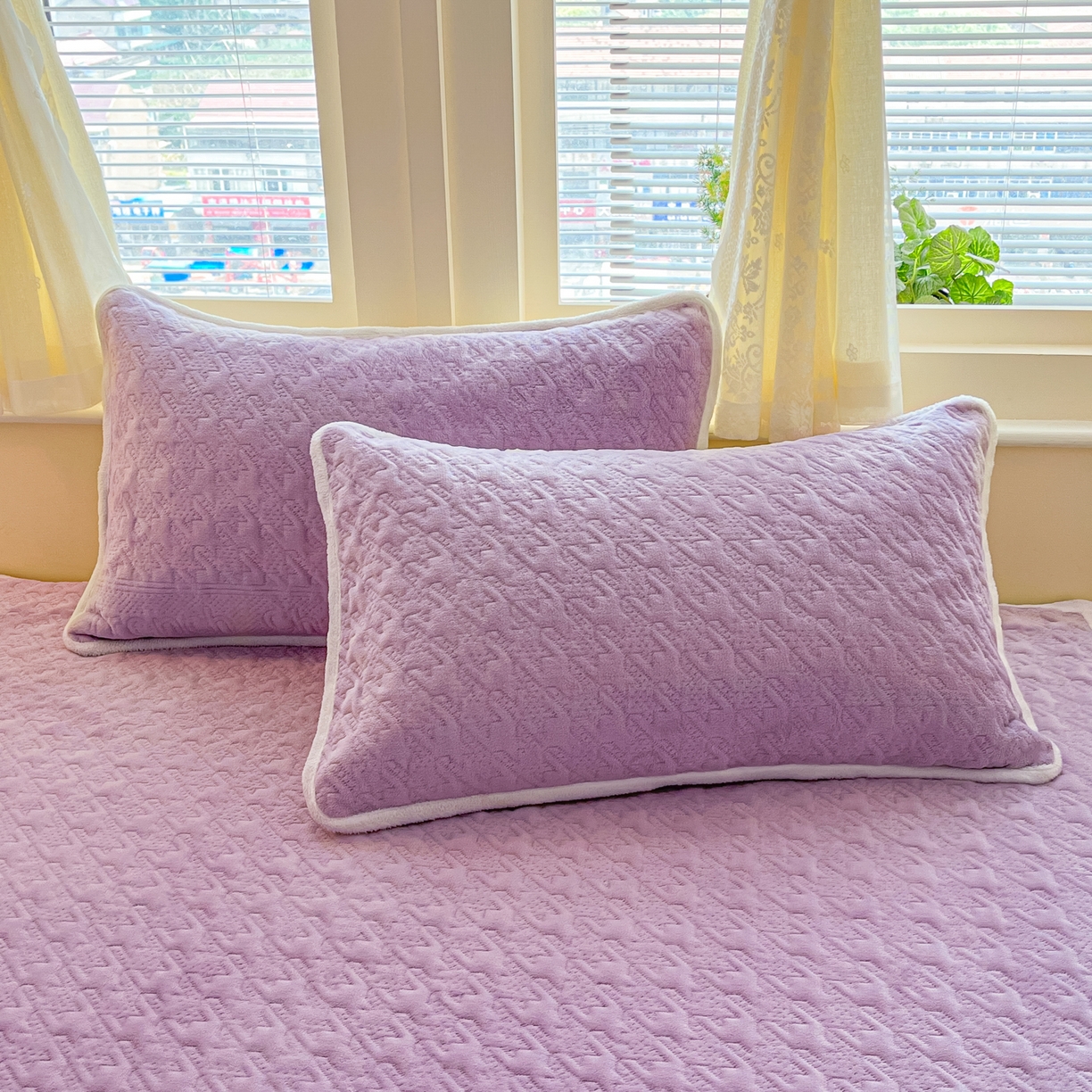 91家纺网 家纺一手货源 找家纺 卡伦家纺 2025新款抗菌雕花牛奶绒千鸟格夹棉床垫系列 千鸟格床垫-紫