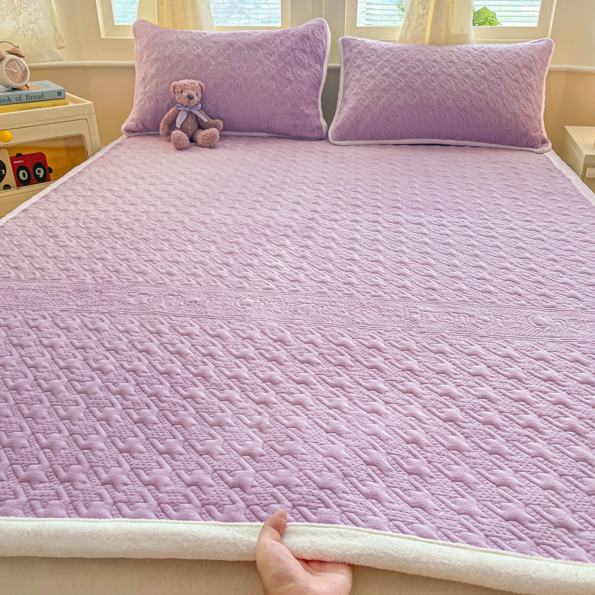 卡伦家纺 2025新款抗菌雕花牛奶绒千鸟格夹棉床垫系列 千鸟格床垫-紫