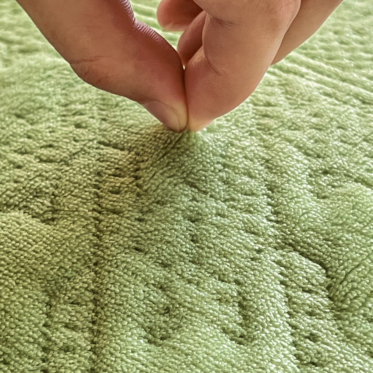 91家纺网 家纺一手货源 找家纺 卡伦家纺 2025新款抗菌雕花牛奶绒千鸟格夹棉床垫系列 千鸟格床垫-绿