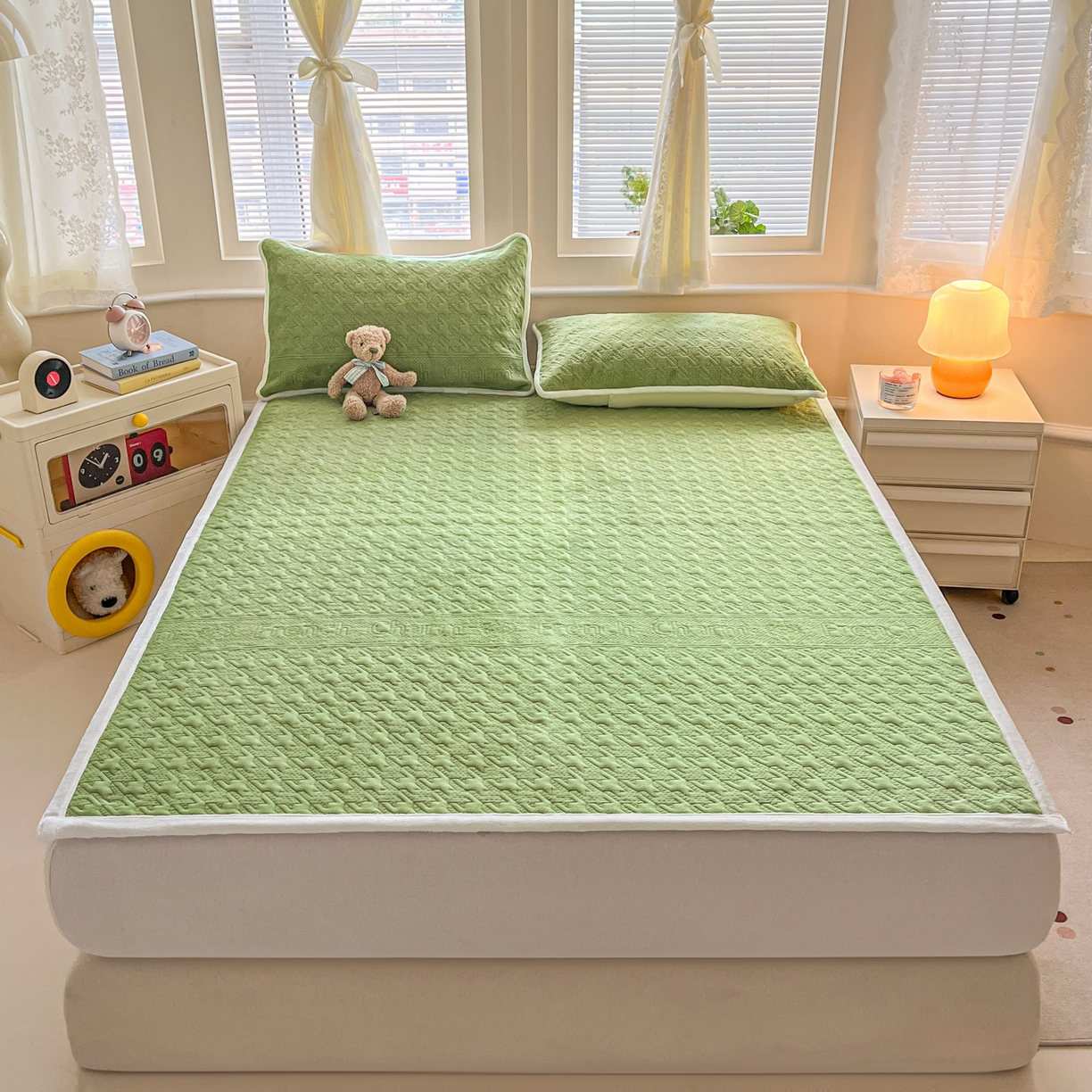 91家纺网 家纺一手货源 找家纺 卡伦家纺 2025新款抗菌雕花牛奶绒千鸟格夹棉床垫系列 千鸟格床垫-绿
