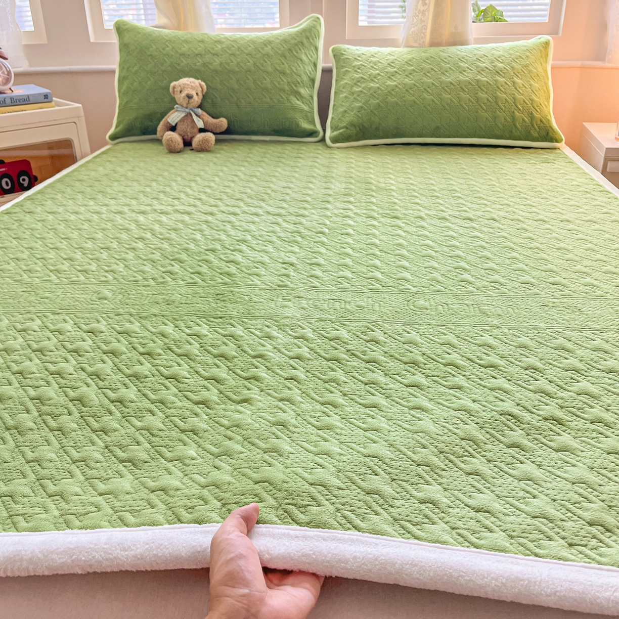 卡伦家纺 2025新款抗菌雕花牛奶绒千鸟格夹棉床垫系列 千鸟格床垫-绿