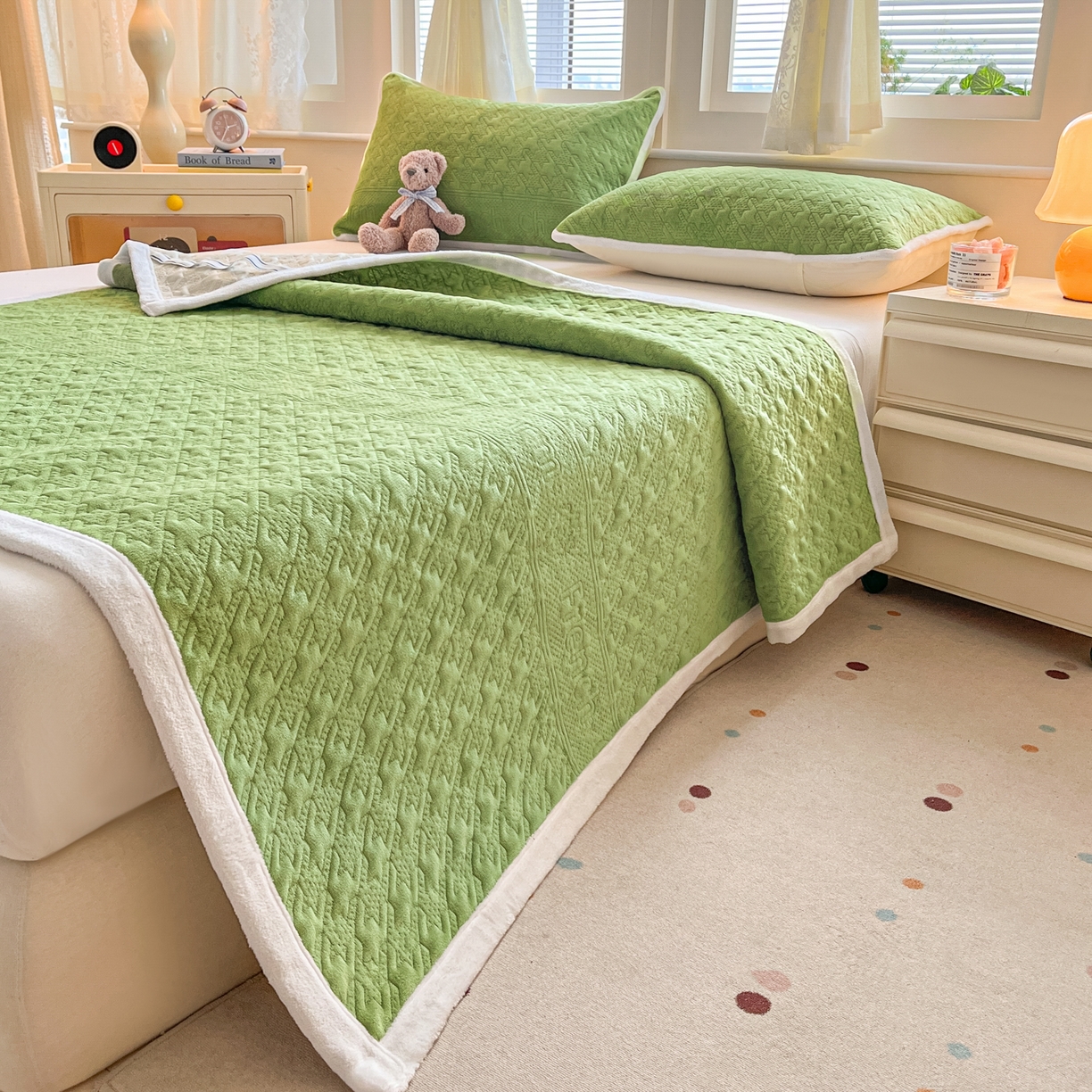 91家纺网 家纺一手货源 找家纺 卡伦家纺 2025新款抗菌雕花牛奶绒千鸟格夹棉床垫系列 千鸟格床垫-绿