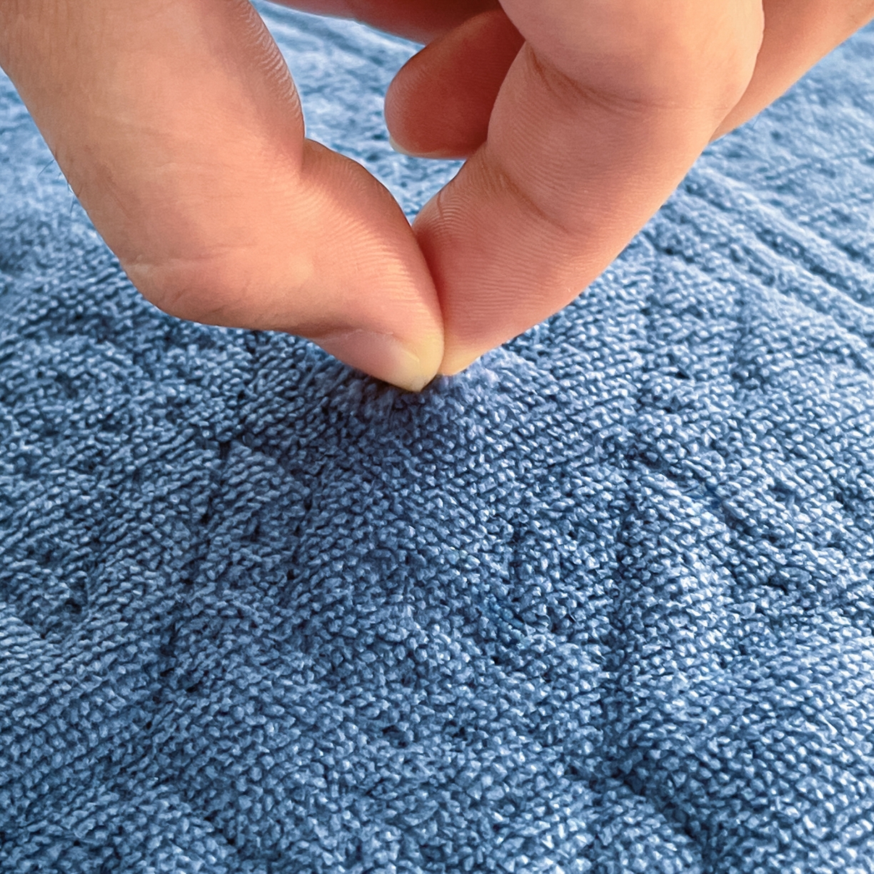 91家纺网 家纺一手货源 找家纺 卡伦家纺 2025新款抗菌雕花牛奶绒千鸟格夹棉床垫系列 千鸟格床垫-蓝