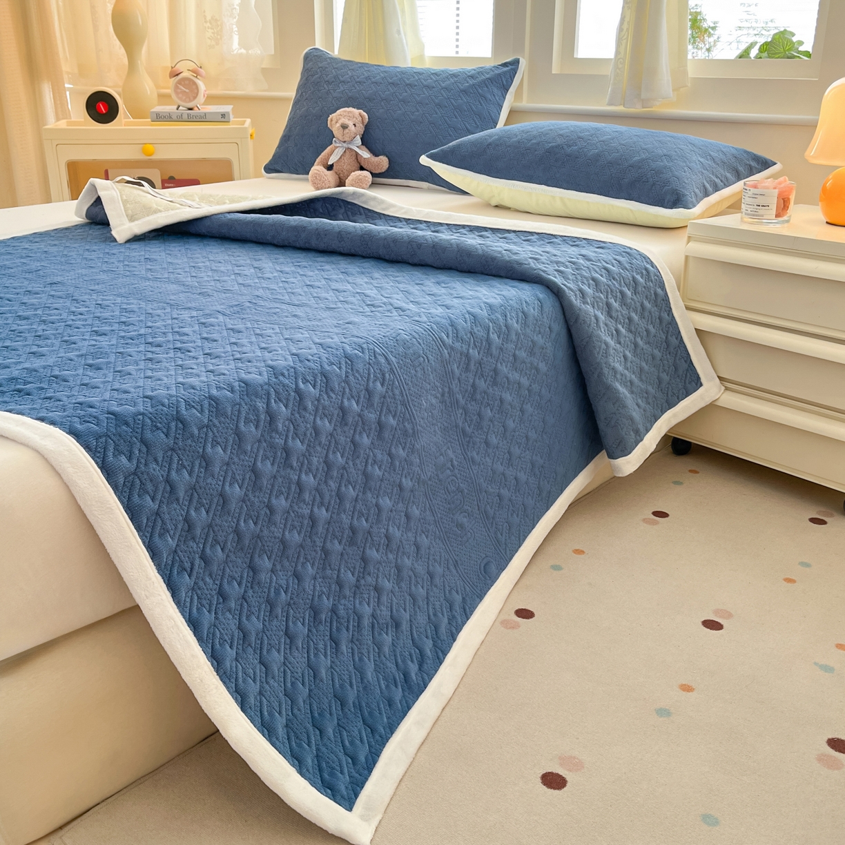 91家纺网 家纺一手货源 找家纺 卡伦家纺 2025新款抗菌雕花牛奶绒千鸟格夹棉床垫系列 千鸟格床垫-蓝