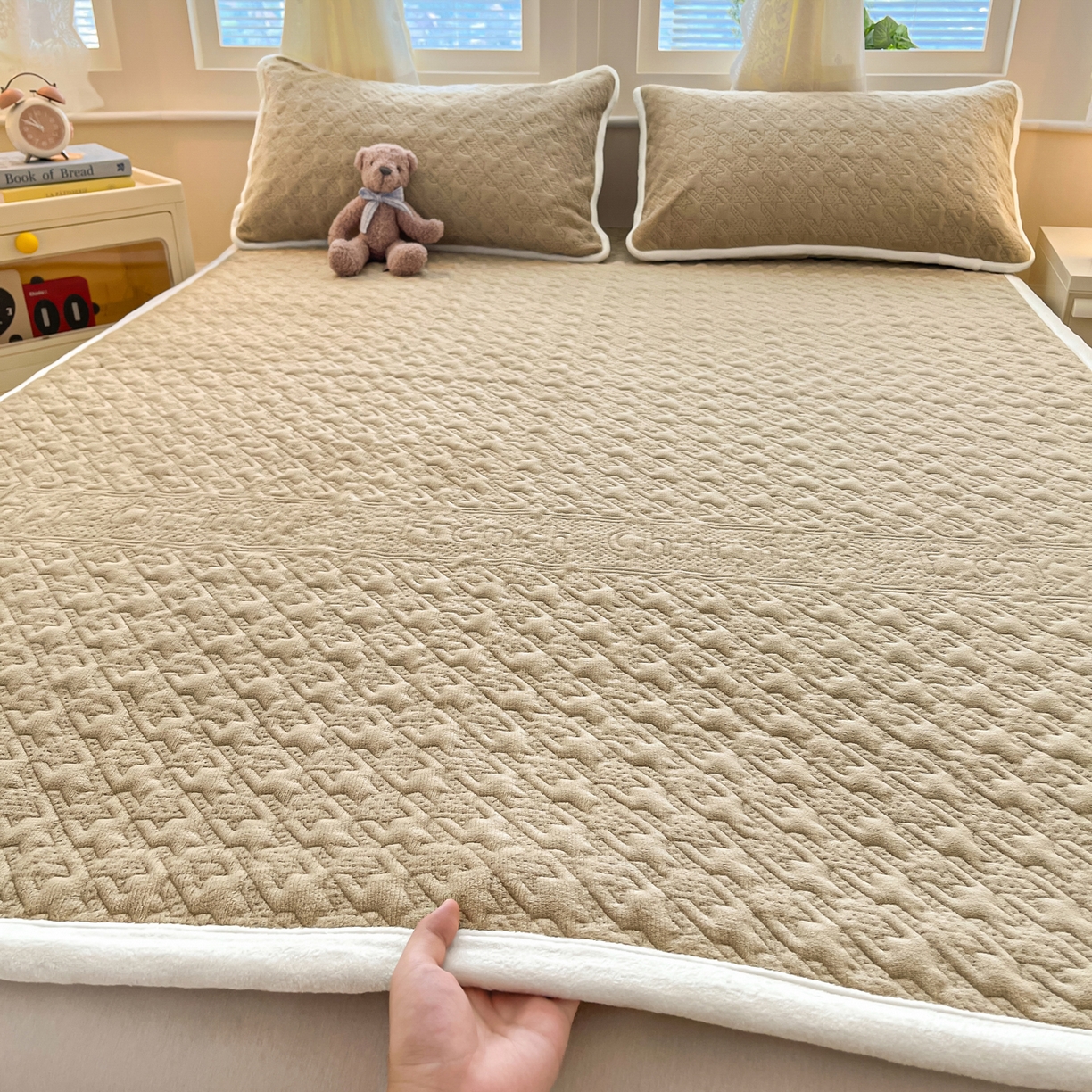 卡伦家纺 2025新款抗菌雕花牛奶绒千鸟格夹棉床垫系列 千鸟格床垫-咖