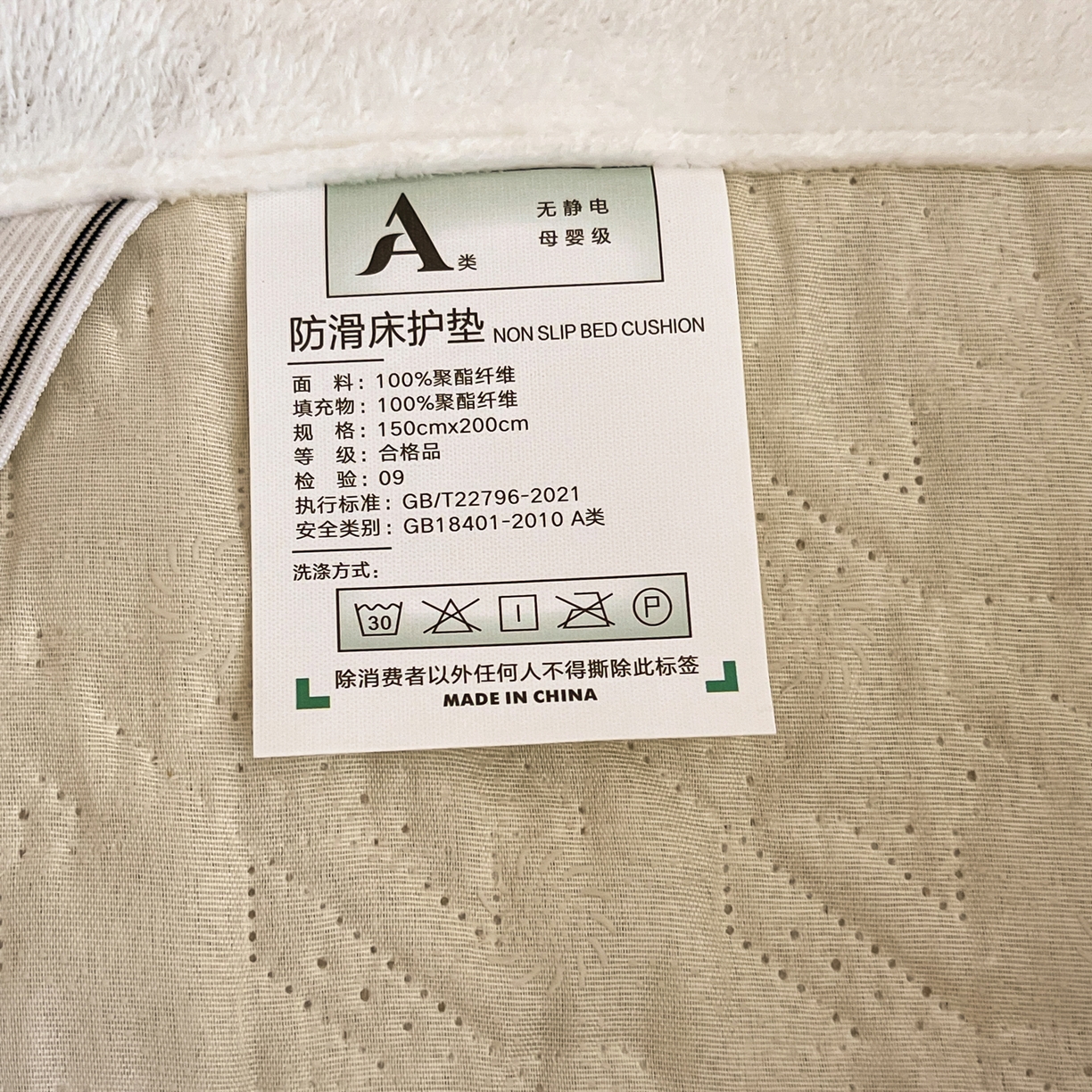 91家纺网 家纺一手货源 找家纺 卡伦家纺 2025新款抗菌雕花牛奶绒千鸟格夹棉床垫系列 千鸟格床垫-咖