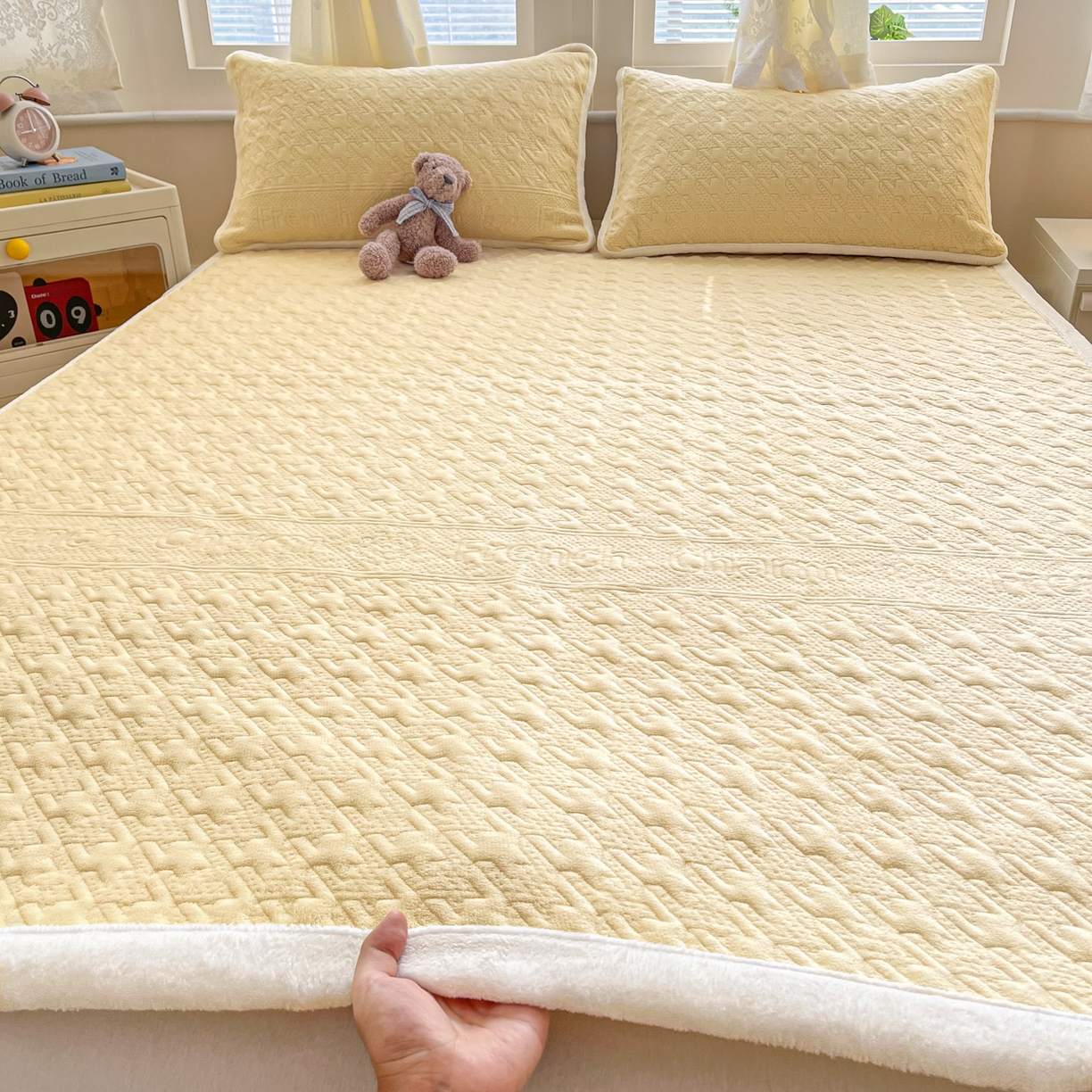 卡伦家纺 2025新款抗菌雕花牛奶绒千鸟格夹棉床垫系列 千鸟格床垫-黄