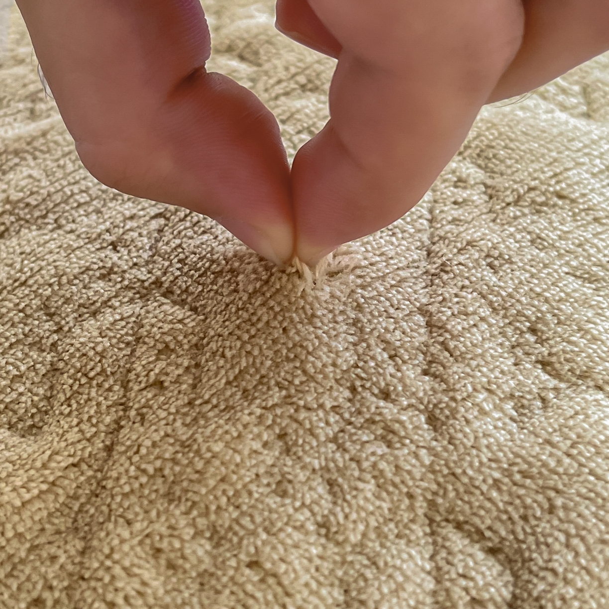 91家纺网 家纺一手货源 找家纺 卡伦家纺 2025新款抗菌雕花牛奶绒千鸟格夹棉床垫系列 千鸟格床垫-咖