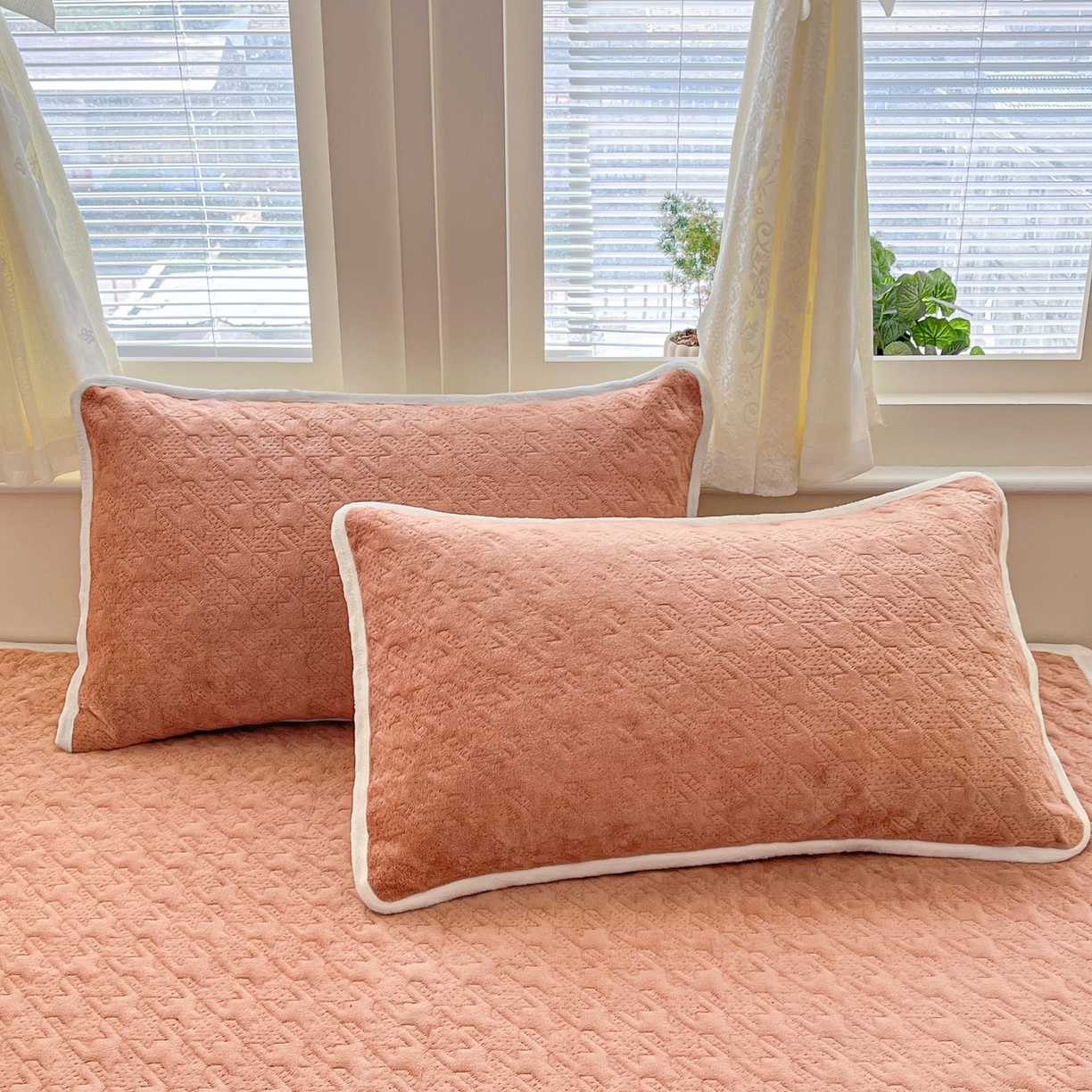 91家纺网 家纺一手货源 找家纺 卡伦家纺 2025新款抗菌雕花牛奶绒千鸟格夹棉床垫系列 千鸟格床垫-暖橙