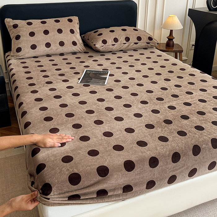 91家纺网 家纺一手货源 找家纺 朵朵家纺 2025新款加厚牛奶绒印花单床笠单品学生宿舍床垫保护套 床笠（床垫保护套可定制尺寸 ） 卡布奇诺