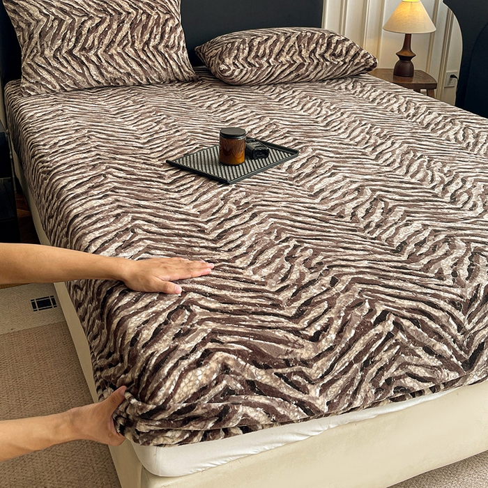 91家纺网 家纺一手货源 找家纺 朵朵家纺 2025新款加厚牛奶绒印花单床笠单品学生宿舍床垫保护套 床笠（床垫保护套可定制尺寸 ） 摩卡生活