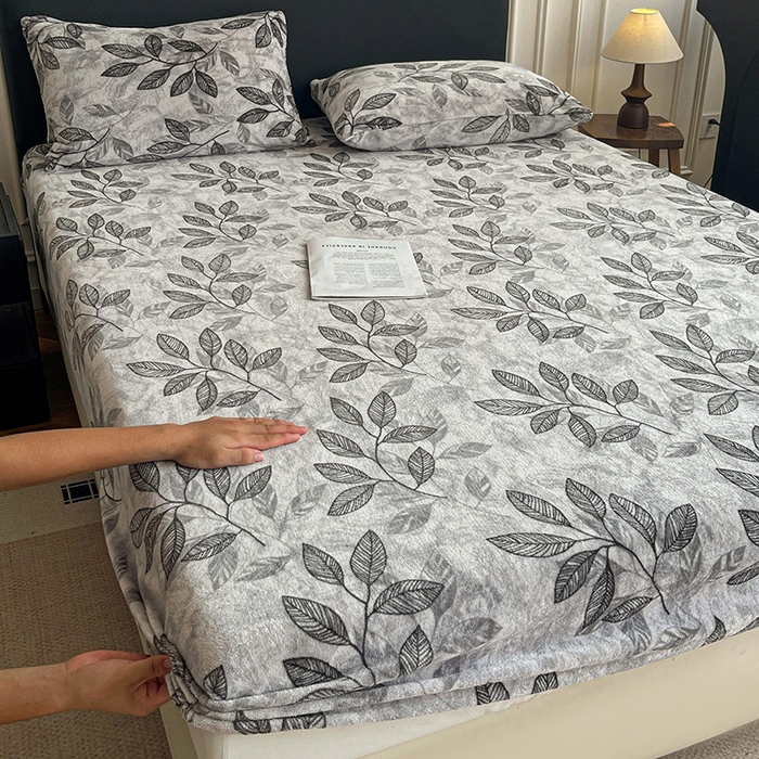 91家纺网 家纺一手货源 找家纺 朵朵家纺 2025新款加厚牛奶绒印花单床笠单品学生宿舍床垫保护套 床笠（床垫保护套可定制尺寸 ） 一叶知秋