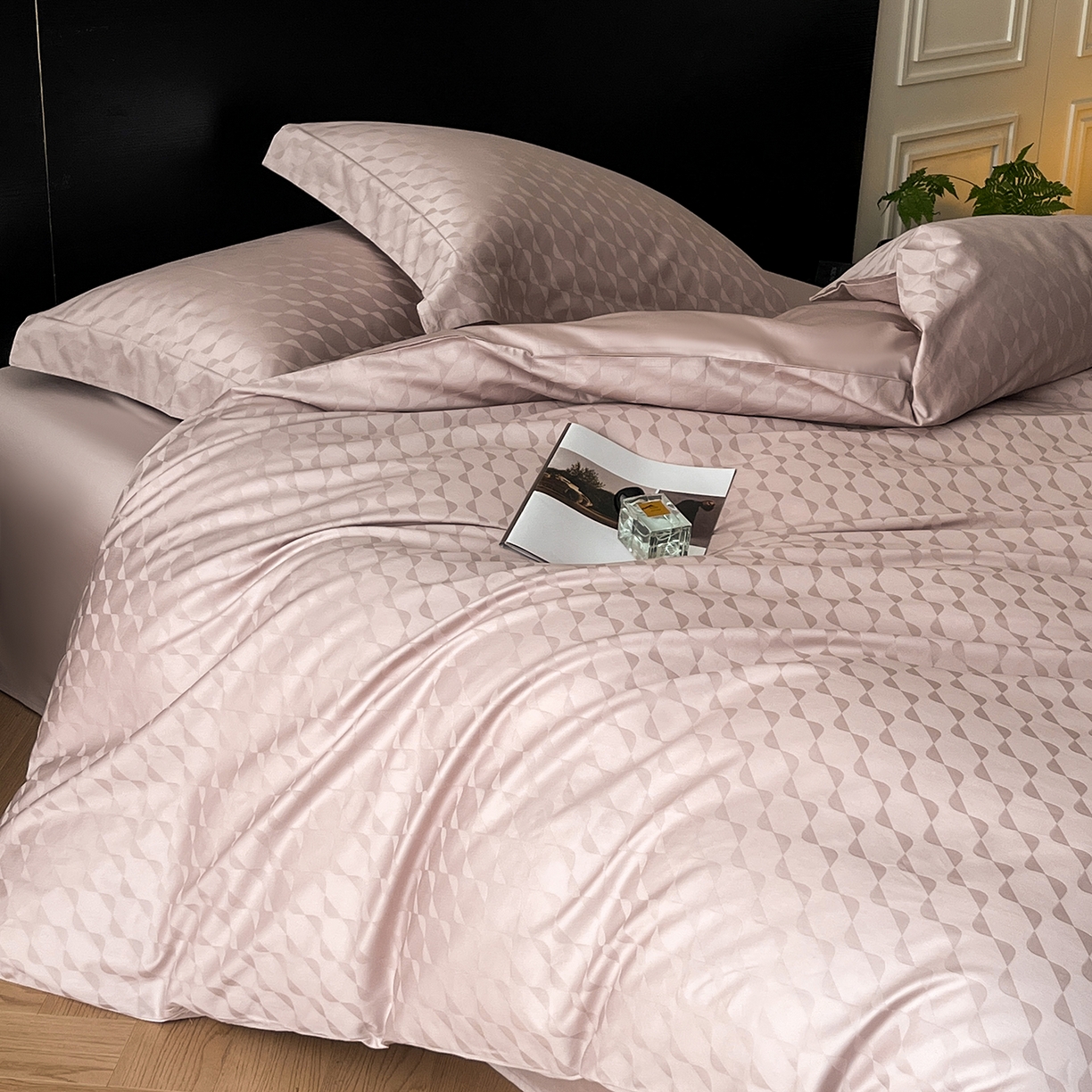 91家纺网 家纺一手货源 找家纺 舒慕家纺 2025新款100支长绒棉提花四件套系列 瑞彩流光