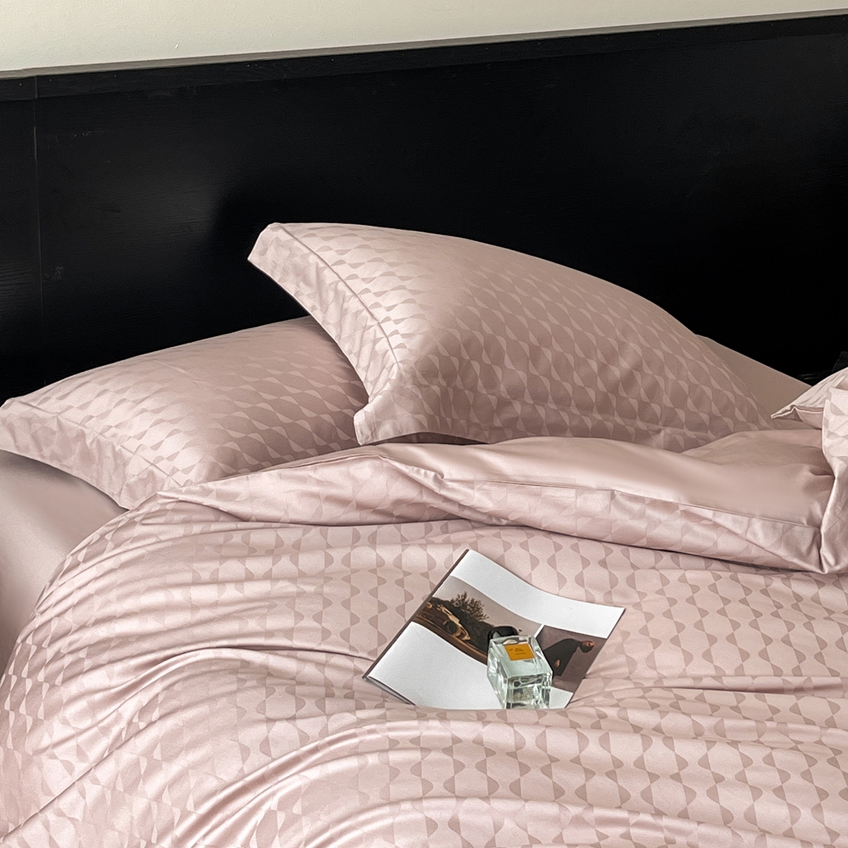 91家纺网 家纺一手货源 找家纺 舒慕家纺 2025新款100支长绒棉提花四件套系列 瑞彩流光