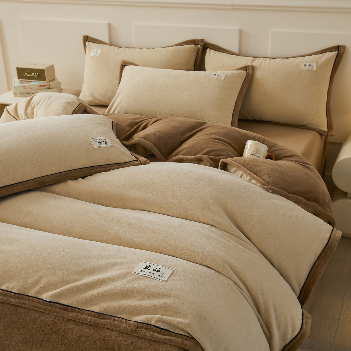 91家纺网 家纺一手货源 找家纺 （总）悦织语 2025秋冬新品高克重加厚牛奶绒斜条宽边纯色双拼四件套