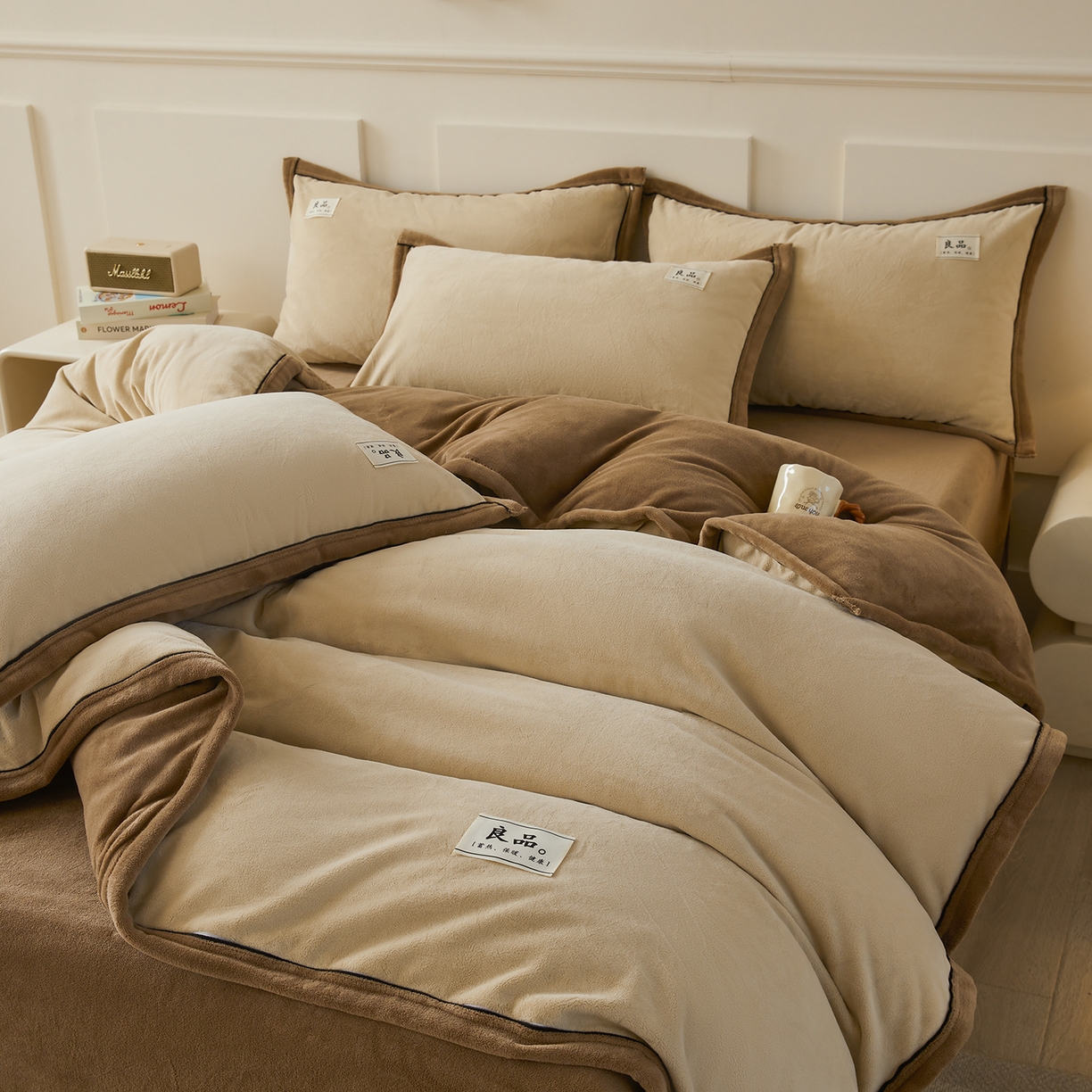 91家纺网 家纺一手货源 找家纺 （总）悦织语 2025秋冬新品高克重加厚牛奶绒斜条宽边纯色双拼四件套