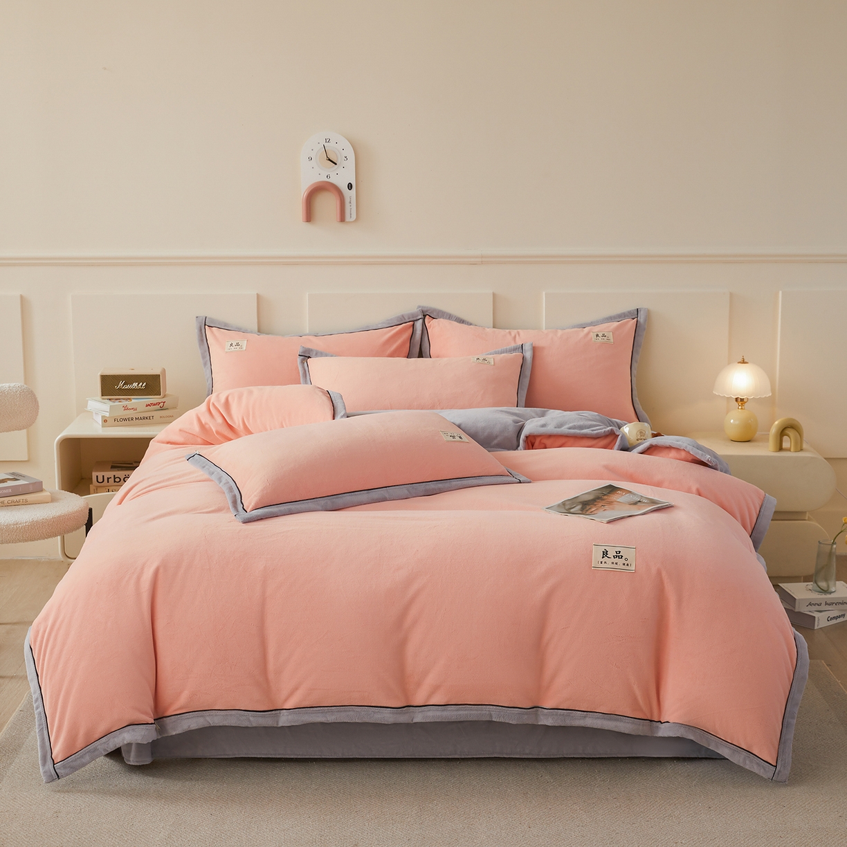 91家纺网 家纺一手货源 找家纺 悦织语 2025秋冬新品高克重加厚牛奶绒斜条宽边纯色双拼四件套 纯色宽边-粉玉