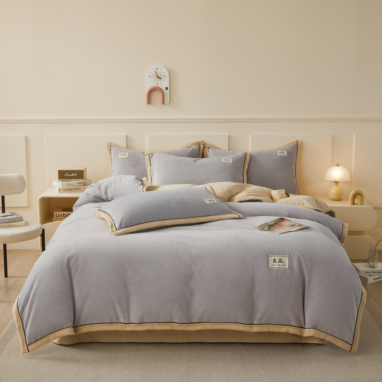 91家纺网 家纺一手货源 找家纺 悦织语 2025秋冬新品高克重加厚牛奶绒斜条宽边纯色双拼四件套 纯色宽边-绅士灰