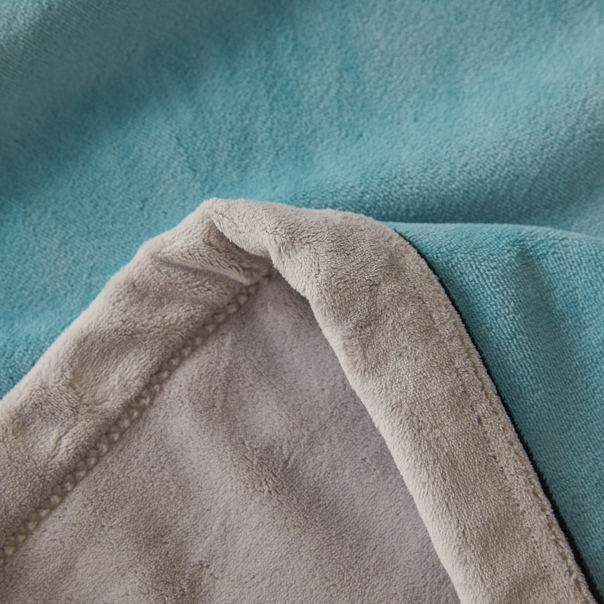 91家纺网 家纺一手货源 找家纺 悦织语 2025秋冬新品高克重加厚牛奶绒斜条宽边纯色双拼四件套 纯色宽边-爵士蓝