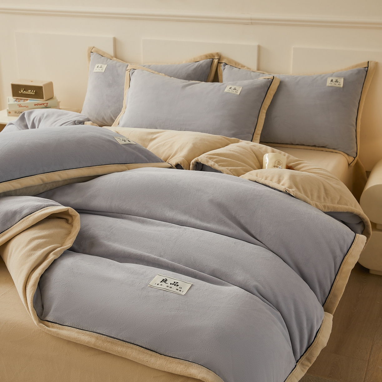 91家纺网 家纺一手货源 找家纺 悦织语 2025秋冬新品高克重加厚牛奶绒斜条宽边纯色双拼四件套 纯色宽边-绅士灰