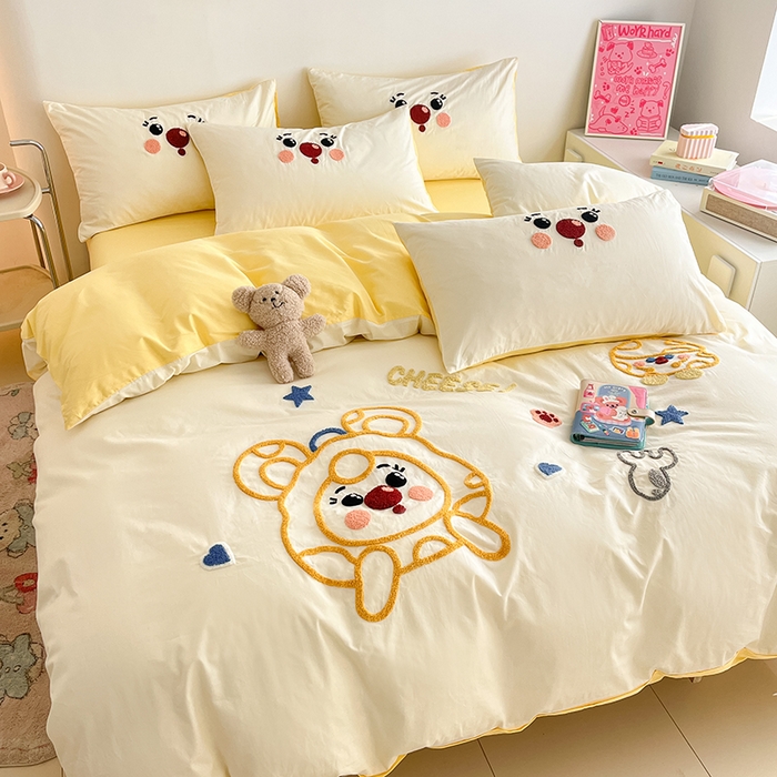 91家纺网 家纺一手货源 找家纺 琪格格  2025新款全棉纯棉大版卡通毛巾绣四件套 调皮芝士 米白配奶黄