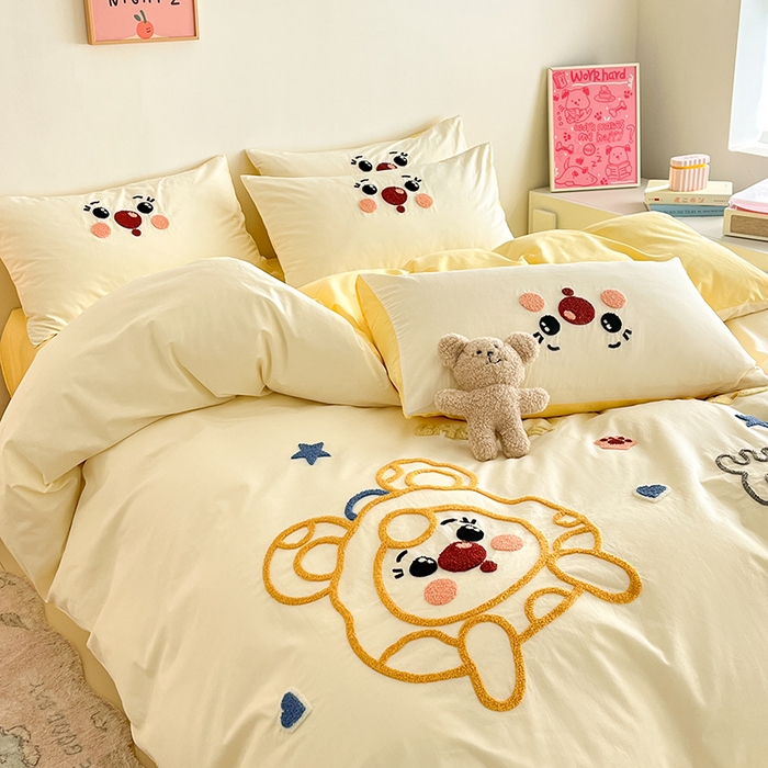 91家纺网 家纺一手货源 找家纺 琪格格  2025新款全棉纯棉大版卡通毛巾绣四件套 调皮芝士 米白配奶黄