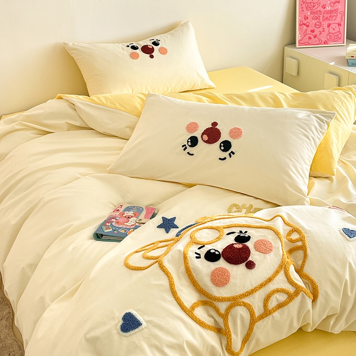 91家纺网 家纺一手货源 找家纺 琪格格  2025新款全棉纯棉大版卡通毛巾绣四件套 调皮芝士 米白配奶黄