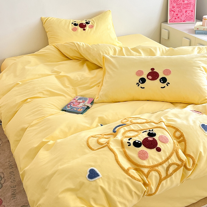 91家纺网 家纺一手货源 找家纺 琪格格  2025新款全棉纯棉大版卡通毛巾绣四件套 调皮芝士奶黄