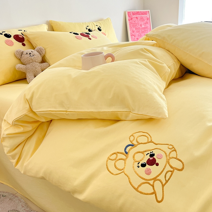 91家纺网 家纺一手货源 找家纺 琪格格  2025新款全棉纯棉大版卡通毛巾绣四件套 调皮芝士奶黄