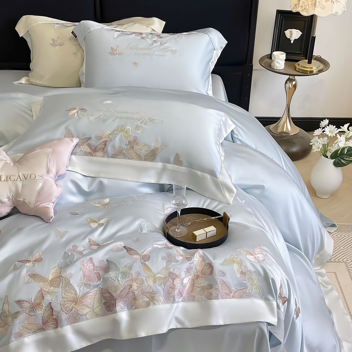 91家纺网 家纺一手货源 找家纺  2025直播爆款A类贡缎长绒棉四件套纯棉全棉重工刺绣被套床单高端拼接床上用品 七彩蝶梦-布鲁蓝