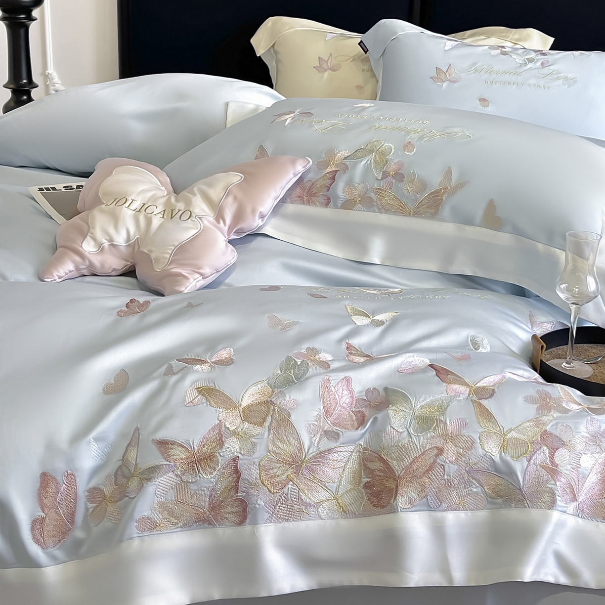 91家纺网 家纺一手货源 找家纺  2025直播爆款A类贡缎长绒棉四件套纯棉全棉重工刺绣被套床单高端拼接床上用品 七彩蝶梦-布鲁蓝