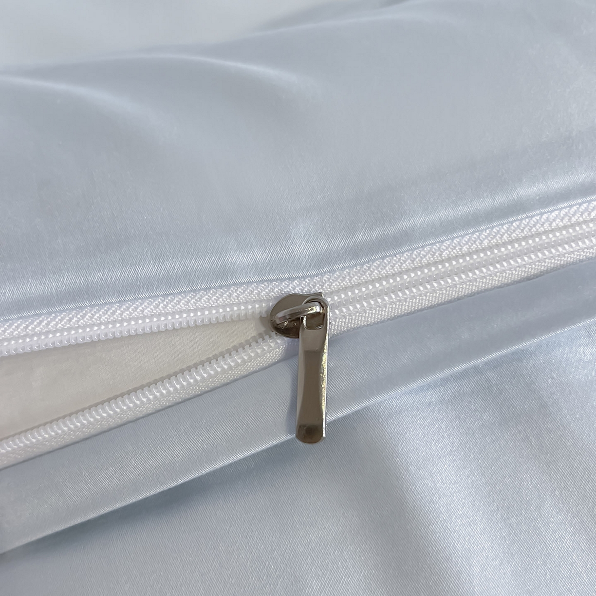 91家纺网 家纺一手货源 找家纺  2025直播爆款A类贡缎长绒棉四件套纯棉全棉重工刺绣被套床单高端拼接床上用品 七彩蝶梦-布鲁蓝